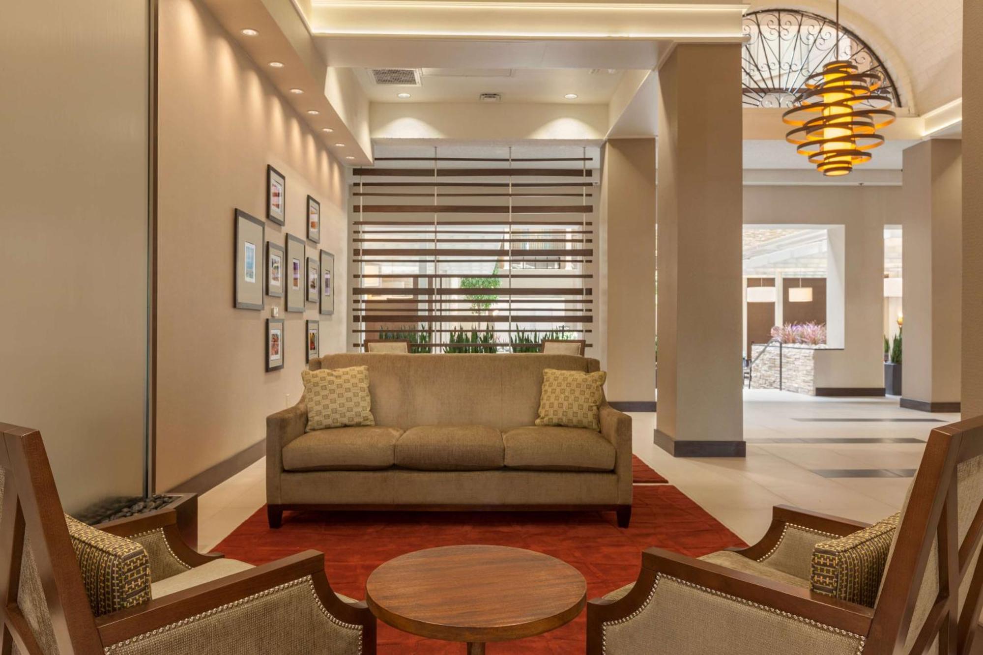 Embassy Suites Батон-Руж Екстер'єр фото