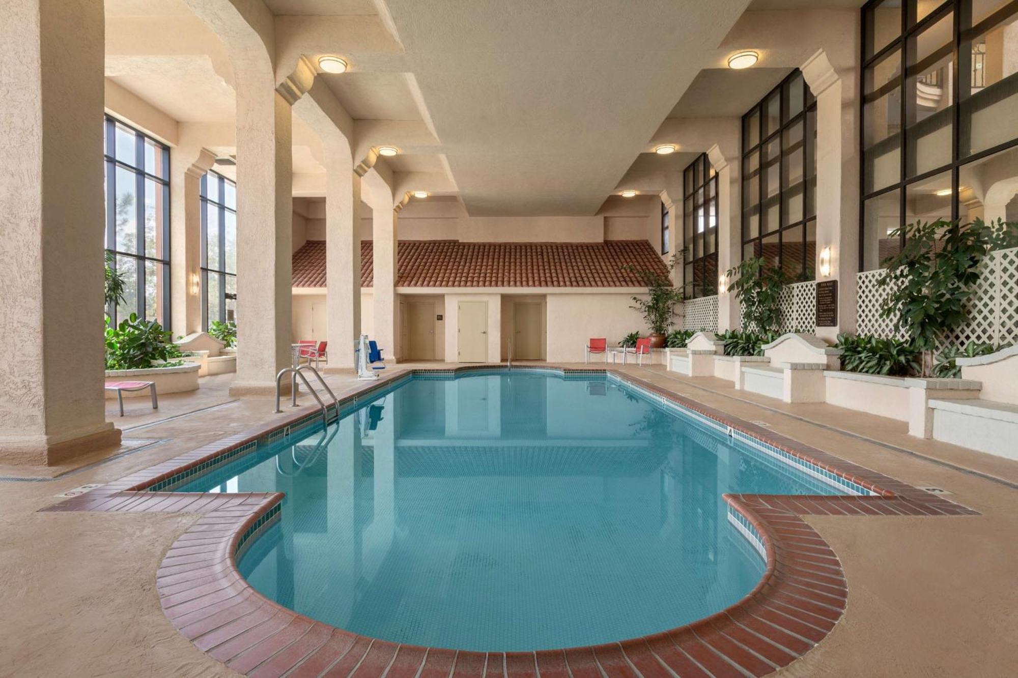 Embassy Suites Батон-Руж Екстер'єр фото