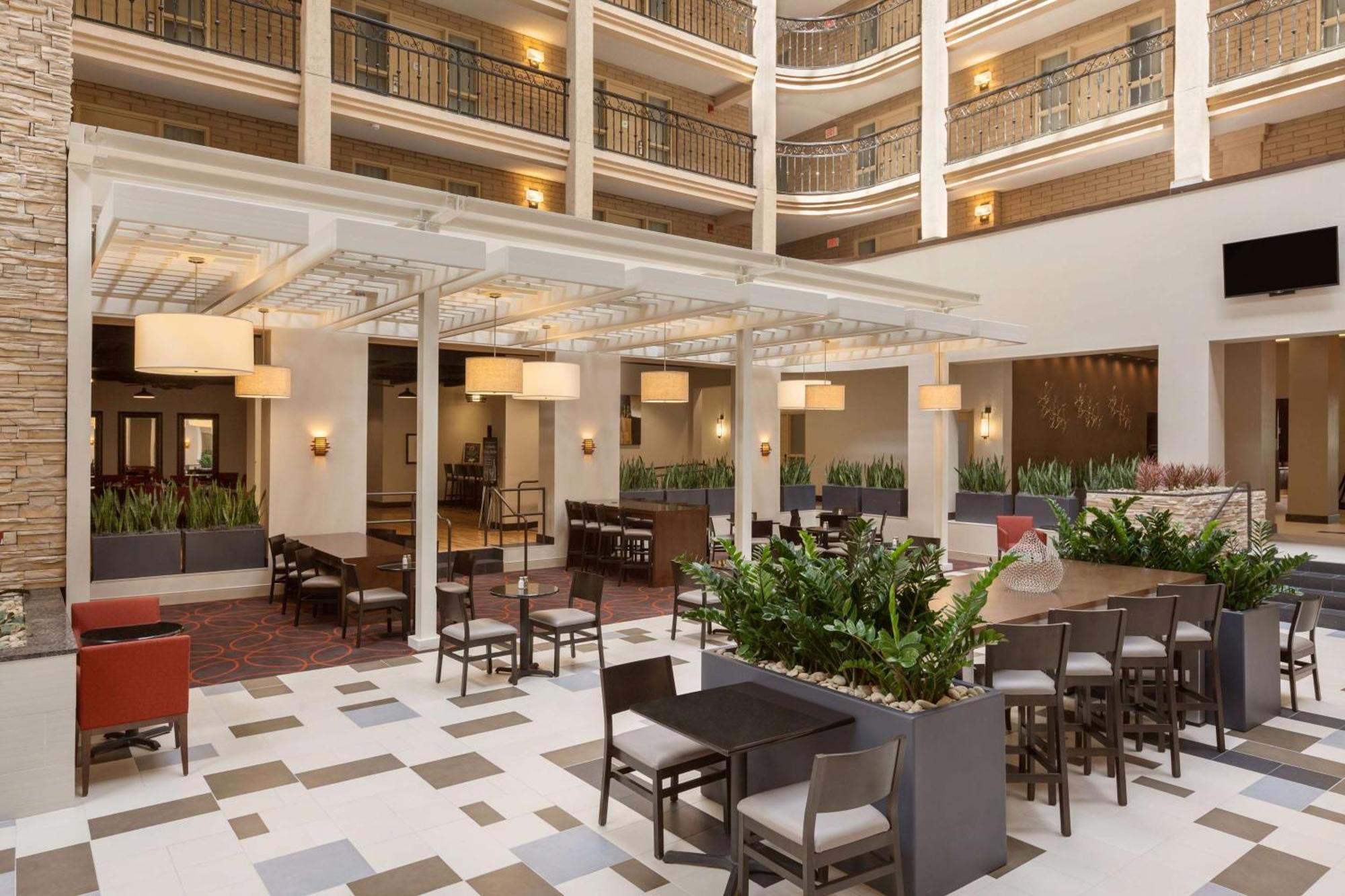 Embassy Suites Батон-Руж Екстер'єр фото