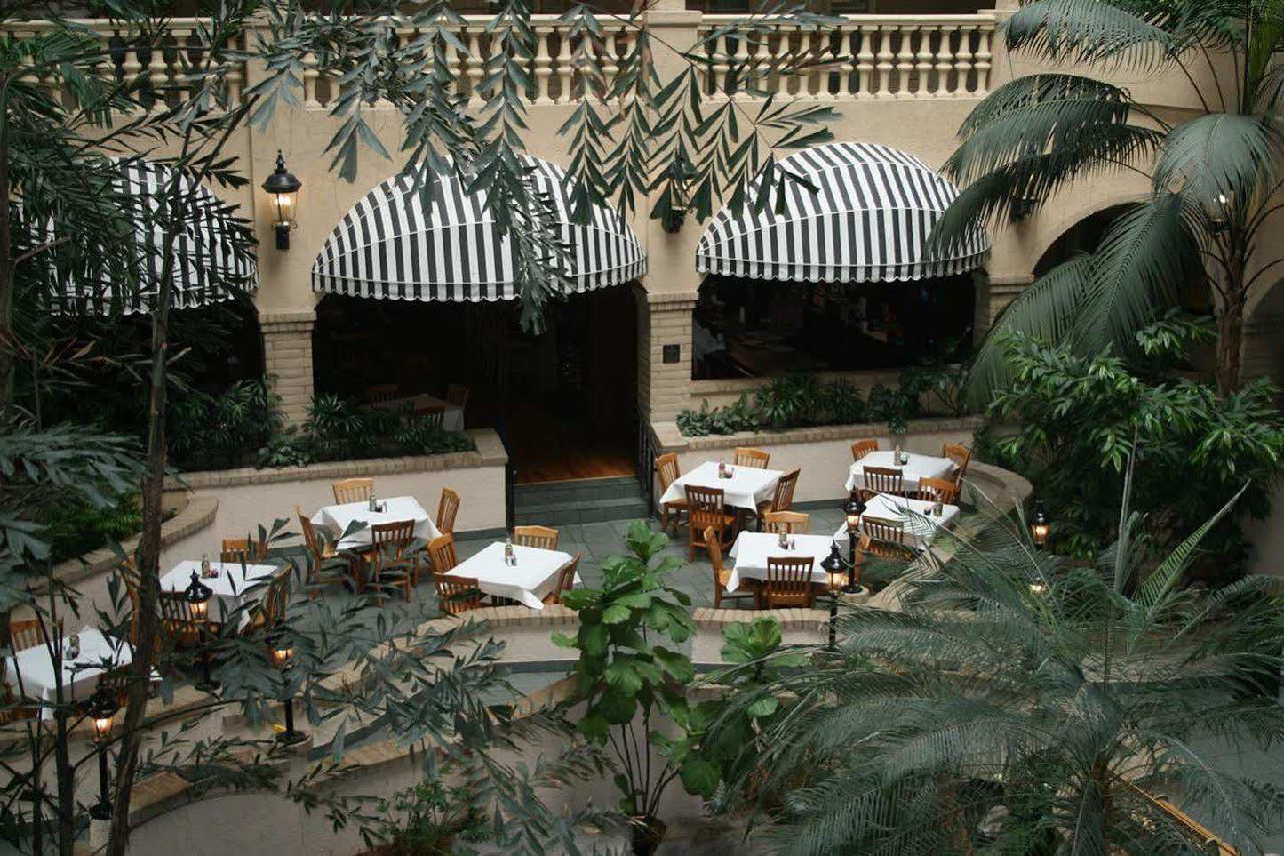 Embassy Suites Батон-Руж Екстер'єр фото